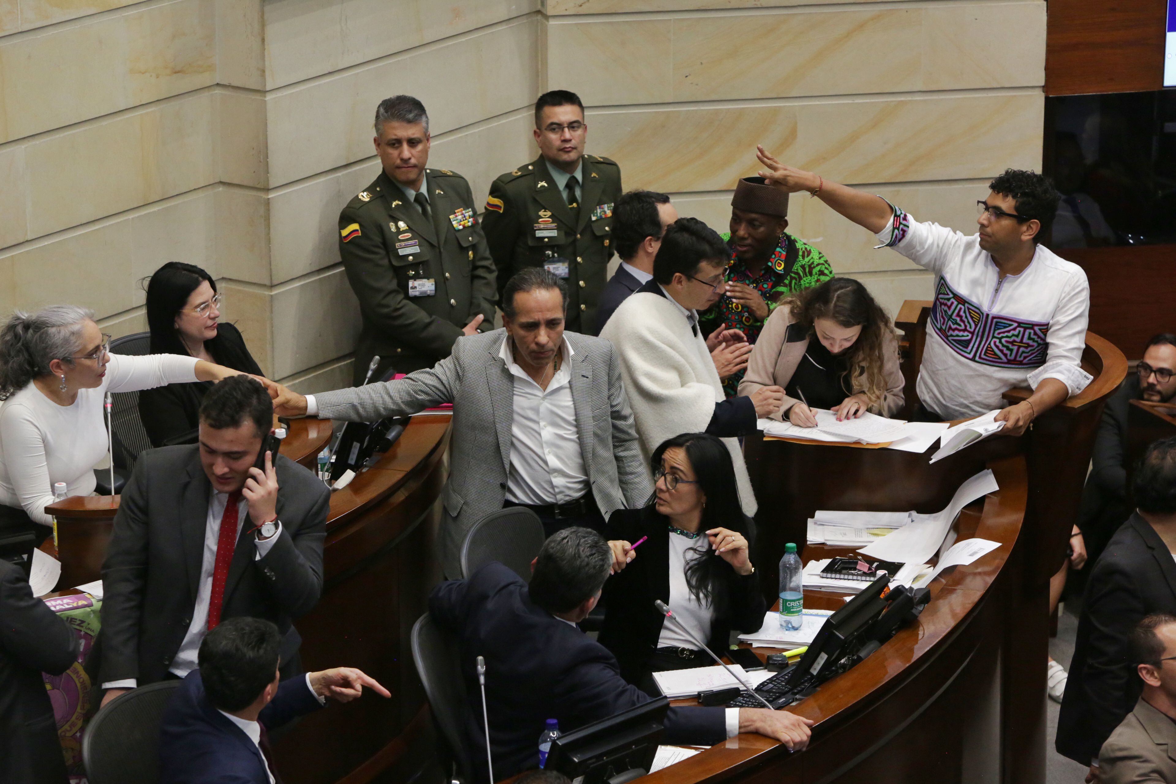 daniel briceño estalló contra el partido verde tras aprobación de reforma pensional: “pelea entre verdes y petro es pura pantomima”