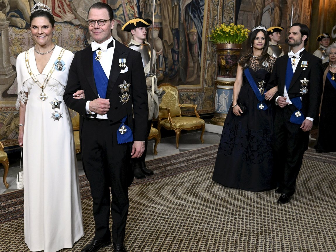 tiara und weisse robe: victoria von schweden glänzt beim galadinner
