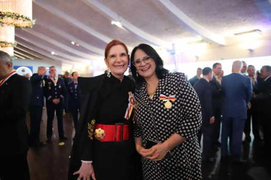 Expoente do conservadorismo religioso e ex-ministra de Bolsonaro, a senadora Damares Alves (PL) recebeu a medalha de “alta distinção” da Justiça Militar