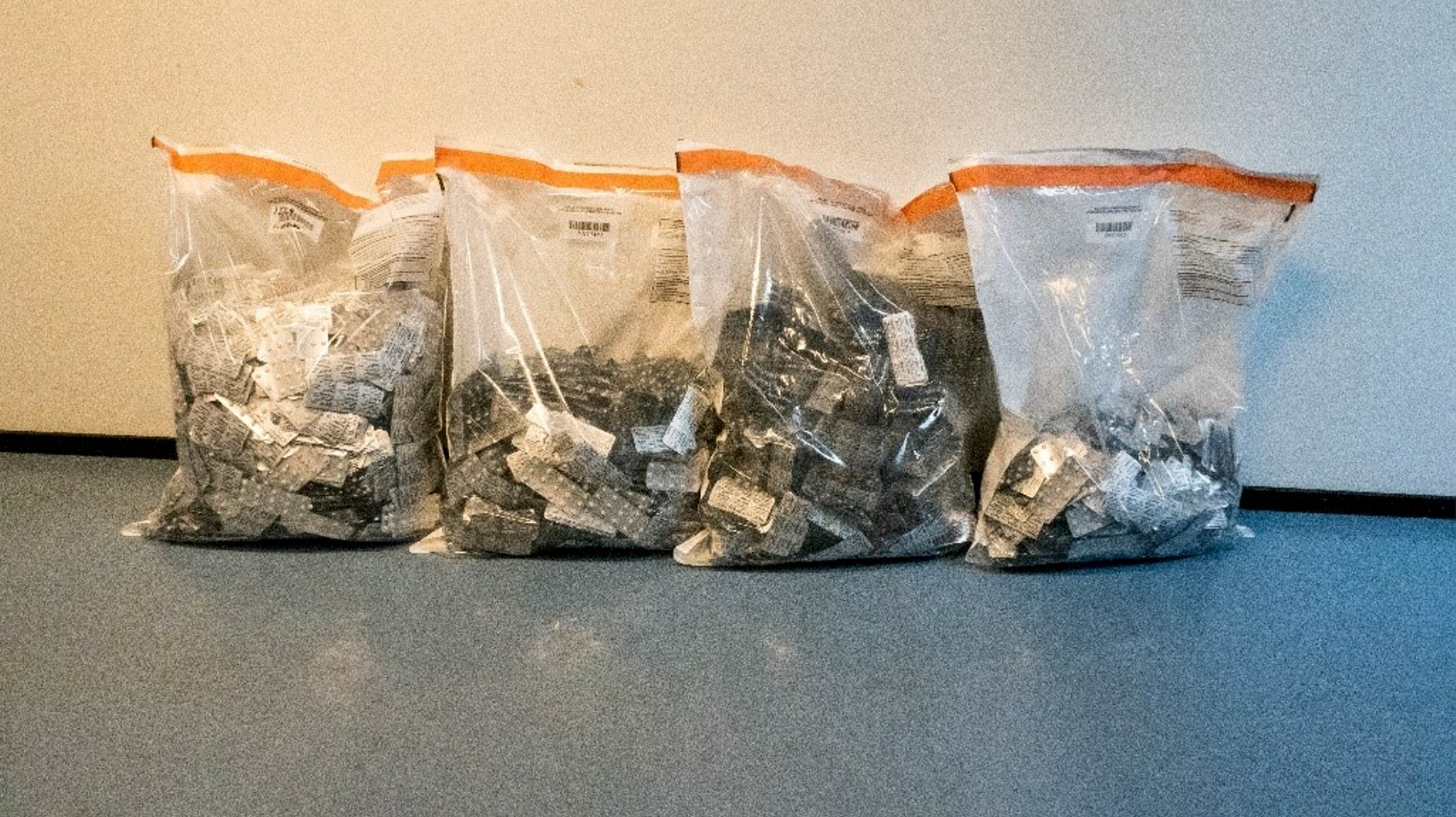 poliisi epäilee: asunto valjastettiin huumekaupan pyörittämiseen vantaalla – takavarikkoon yli 11 kiloa amfetamiinia