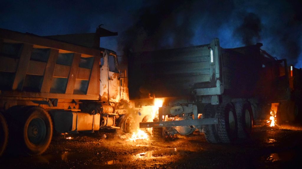 desconocidos protagonizan ataque incendiario en cautín: 15 vehículos fueron quemados