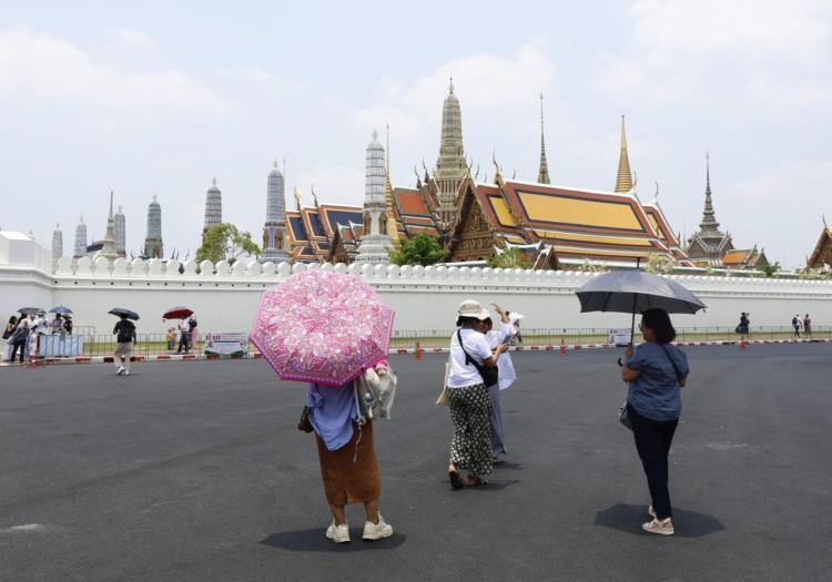 la thaïlande écrasée de chaleur, les habitants de bangkok appelés à rester chez eux