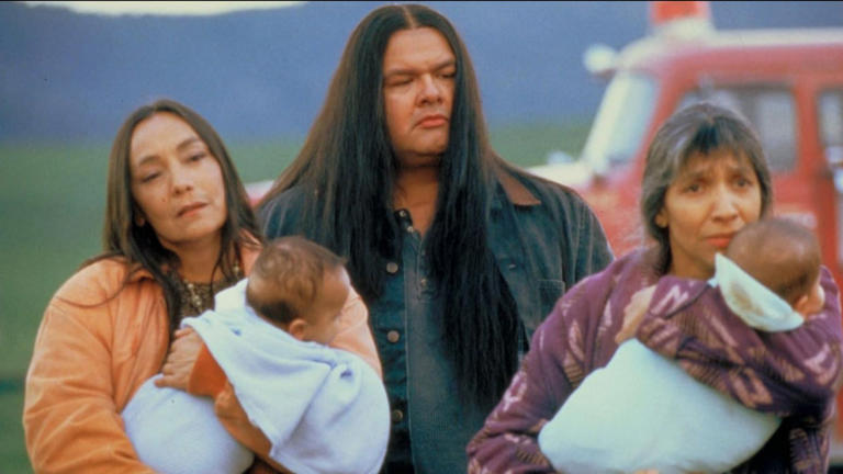 What is the movie Smoke Signals about? Indigenous movie plot explored