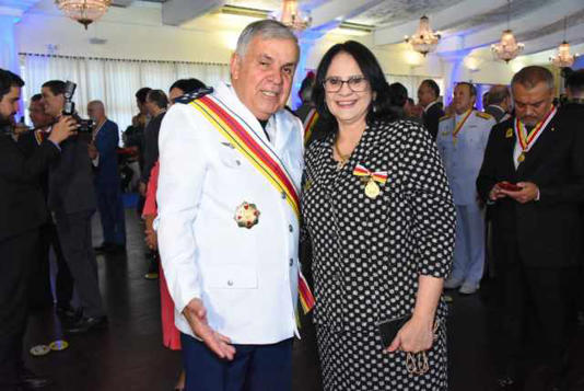 Expoente do conservadorismo religioso e ex-ministra de Bolsonaro, a senadora Damares Alves (PL) recebeu a medalha de “alta distinção” da Justiça Militar