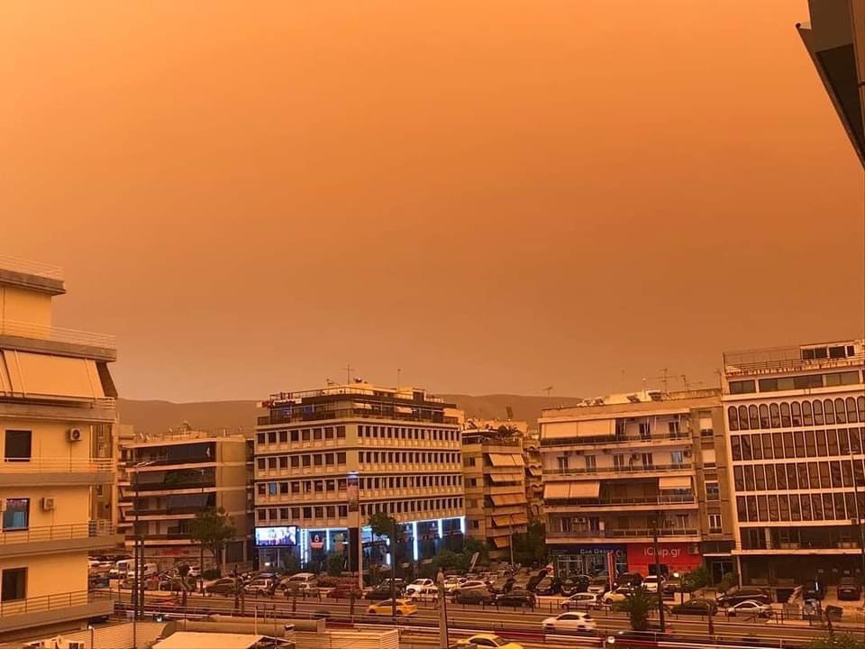 เปิดภาพ พายุทรายซาฮาราถล่ม ฝุ่นเหลืองขนาดนี้ใช้ชีวิตยังไง