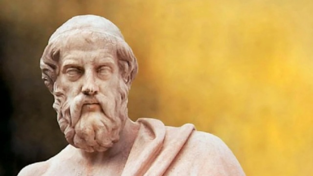 πλάτωνας: o πρόεδρος των αρχαιολόγων μίλησε για τον πάπυρο που αναφέρεται στην “τελευταία κατοικία” του