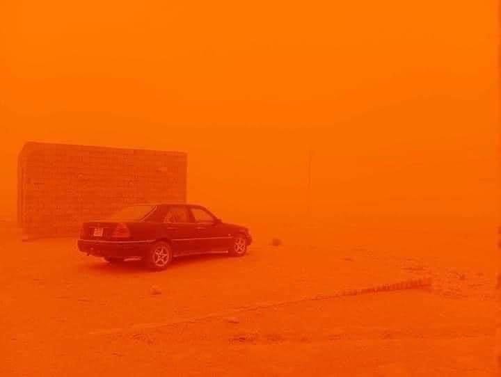 เปิดภาพ พายุทรายซาฮาราถล่ม ฝุ่นเหลืองขนาดนี้ใช้ชีวิตยังไง