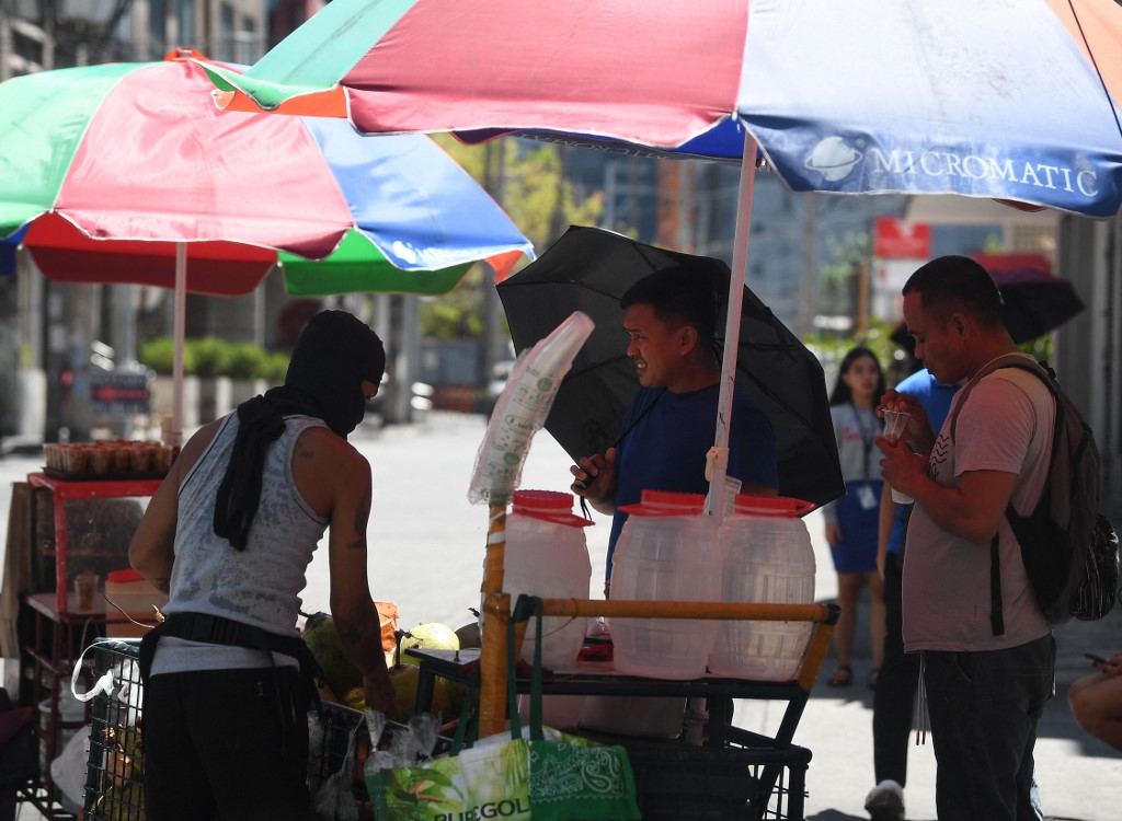‘so hot you can’t breathe’: extreme heat hits the philippines