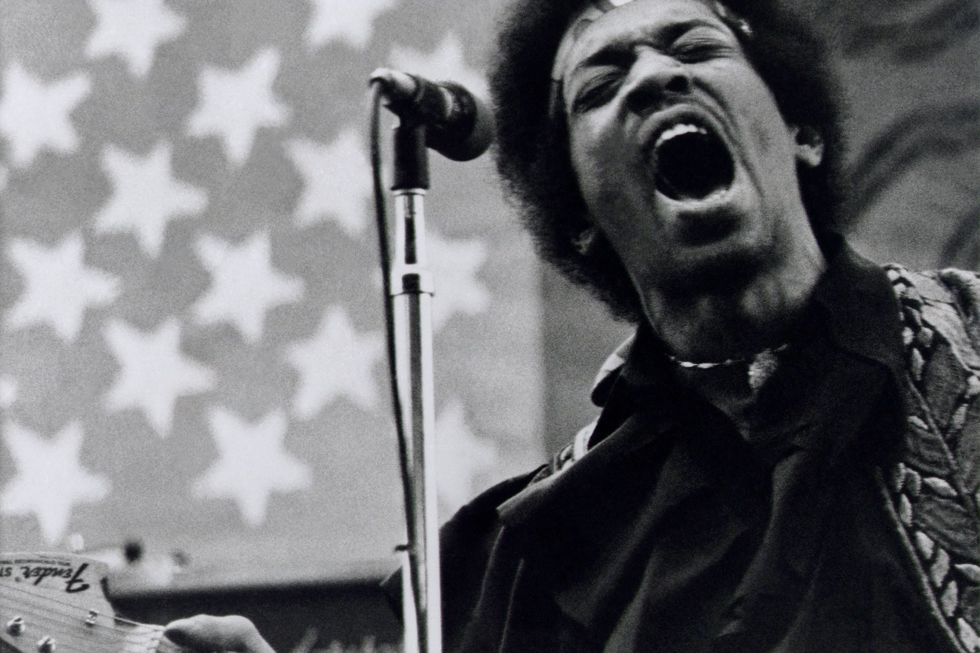 <p>On September 18, 1970, Jimi Hendrix died in his sleep, in a hotel in Notting Hill, London, after taking too many sleeping pills mixed with wine. The guitarist reportedly died of suffocation on his vomit. At the foot of his bed, a poem was found with these scribbled words, probably his last: "The story of life is quicker than the blink of an eye. The story of love is hello and goodbye Until we meet again."</p>