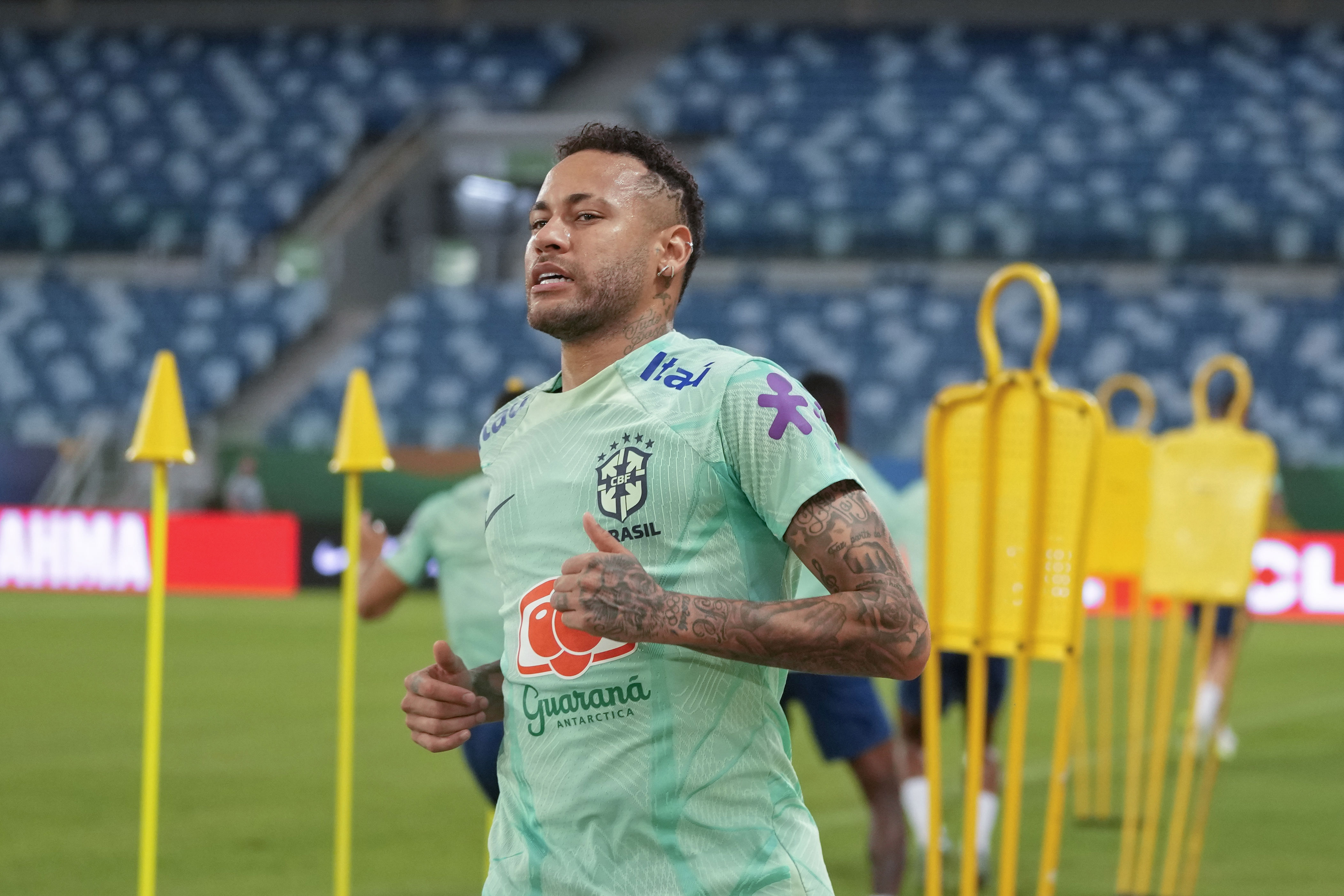 “sin prisa”: neymar sigue su recuperación y ya aparece tocando el balón