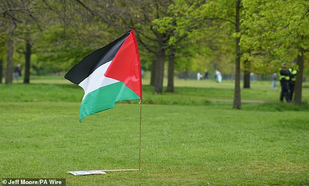 pro-palestinian tent camps seen at british university as chaos erupts