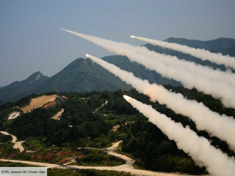 Un tir de missiles depuis un MLRS américain, en Corée du Sud.