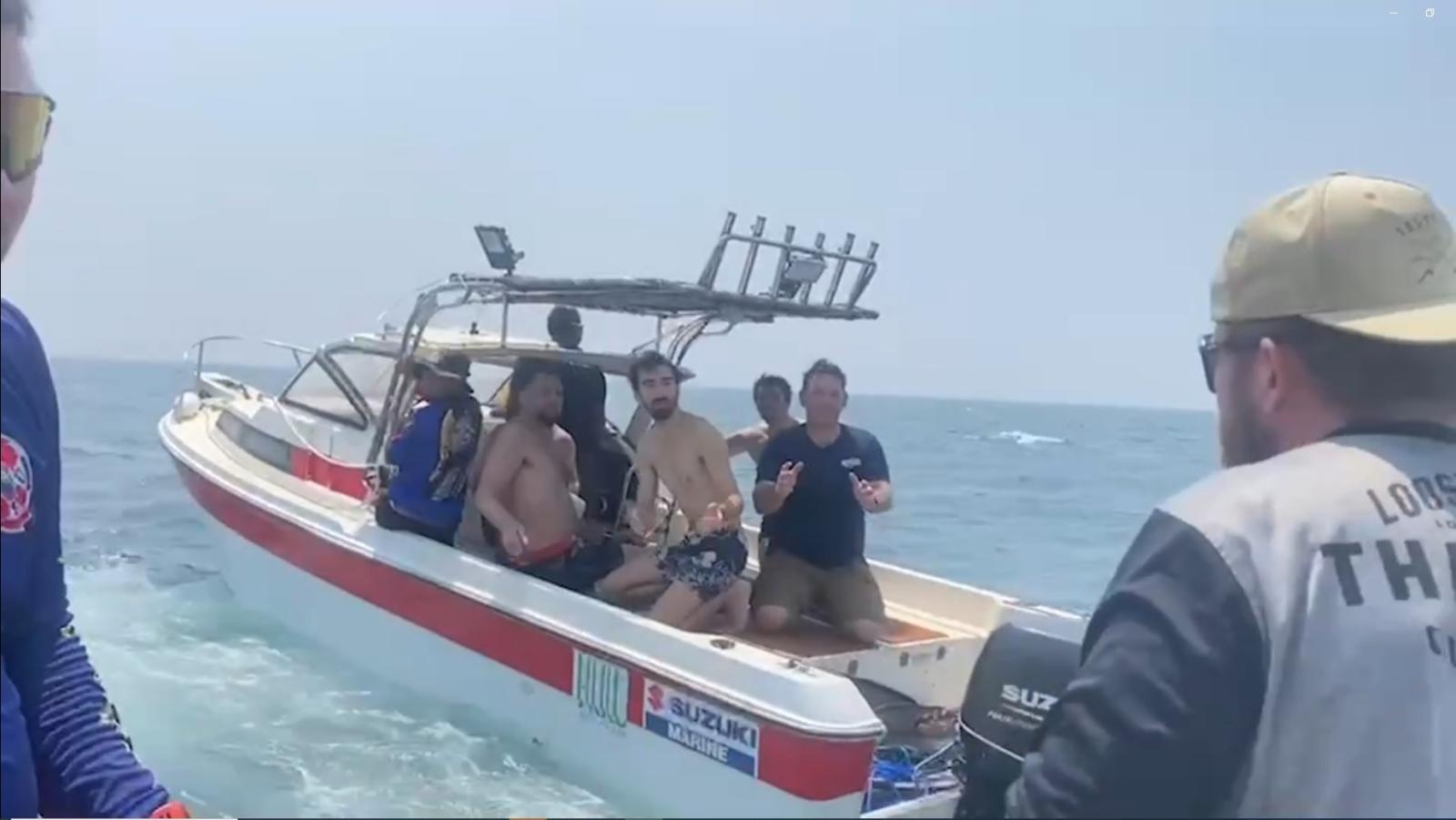 ช่วย 4 นักดำน้ำต่างชาติ ติดเกาะหิวโซ เรือลอยเคว้งกลางทะเล