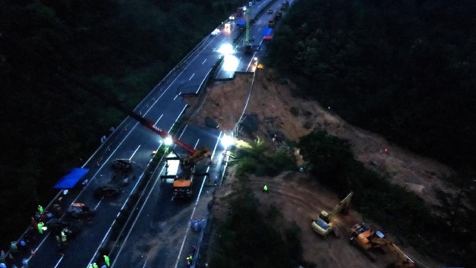κίνα: κατάρρευση αυτοκινητοδρόμου με τουλάχιστον 48 νεκρούς