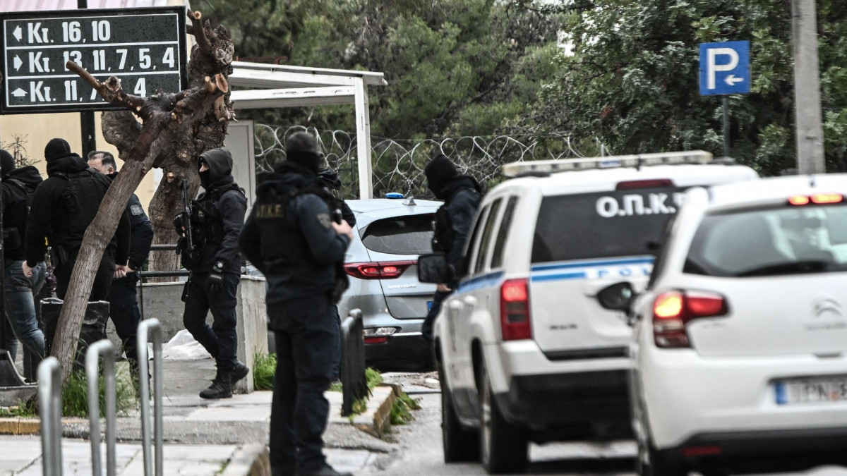 greek mafia: αυτά είναι τα μέλη της συμμορίας - στη δημοσιότητα τα στοιχεία οκτώ συλληφθέντων