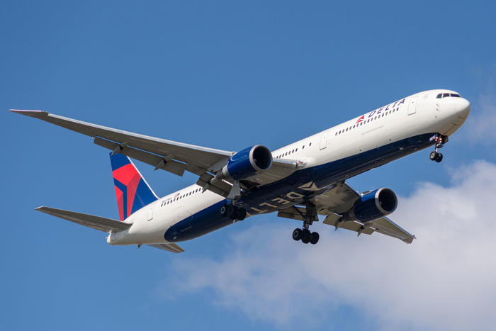 delta air lines boeing 767-400er diverts to london heathrow after flight attendant becomes ill