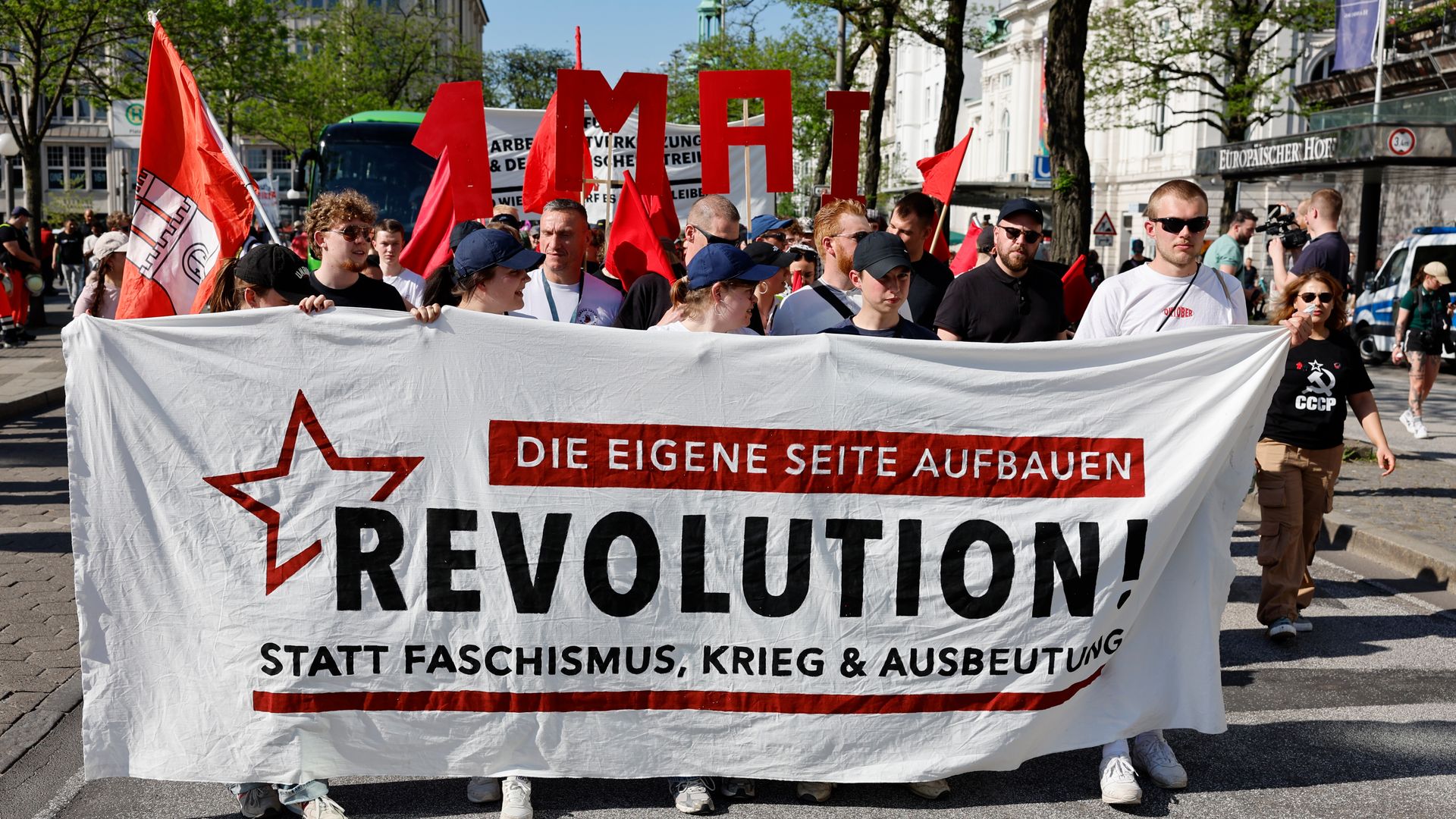 berlin und hamburg: demonstrationen zum 1. mai verlaufen weitgehend friedlich