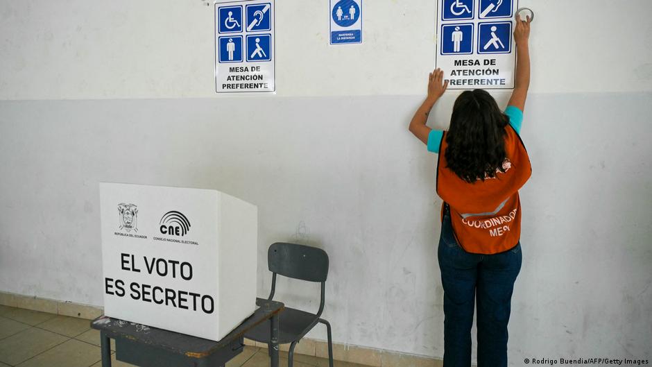 ecuador culmina escrutinio de referéndum que respaldó a noboa
