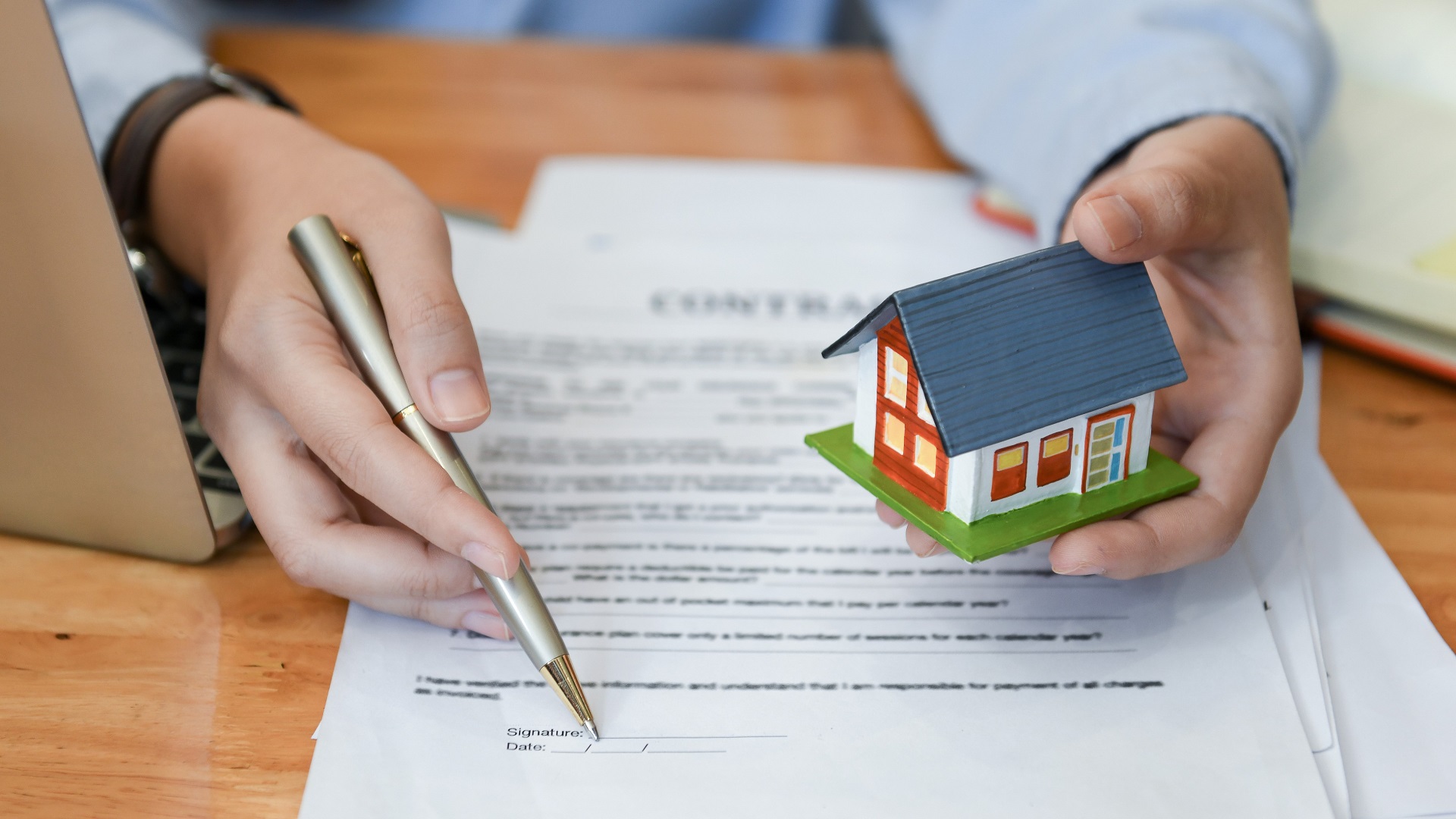salesman pushes home buying contract_iStock-1069138286