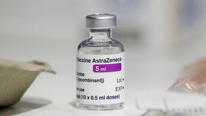 viral efek samping vaksin astrazeneca, guru besar fkui sebut manfaatnya jauh lebih tinggi
