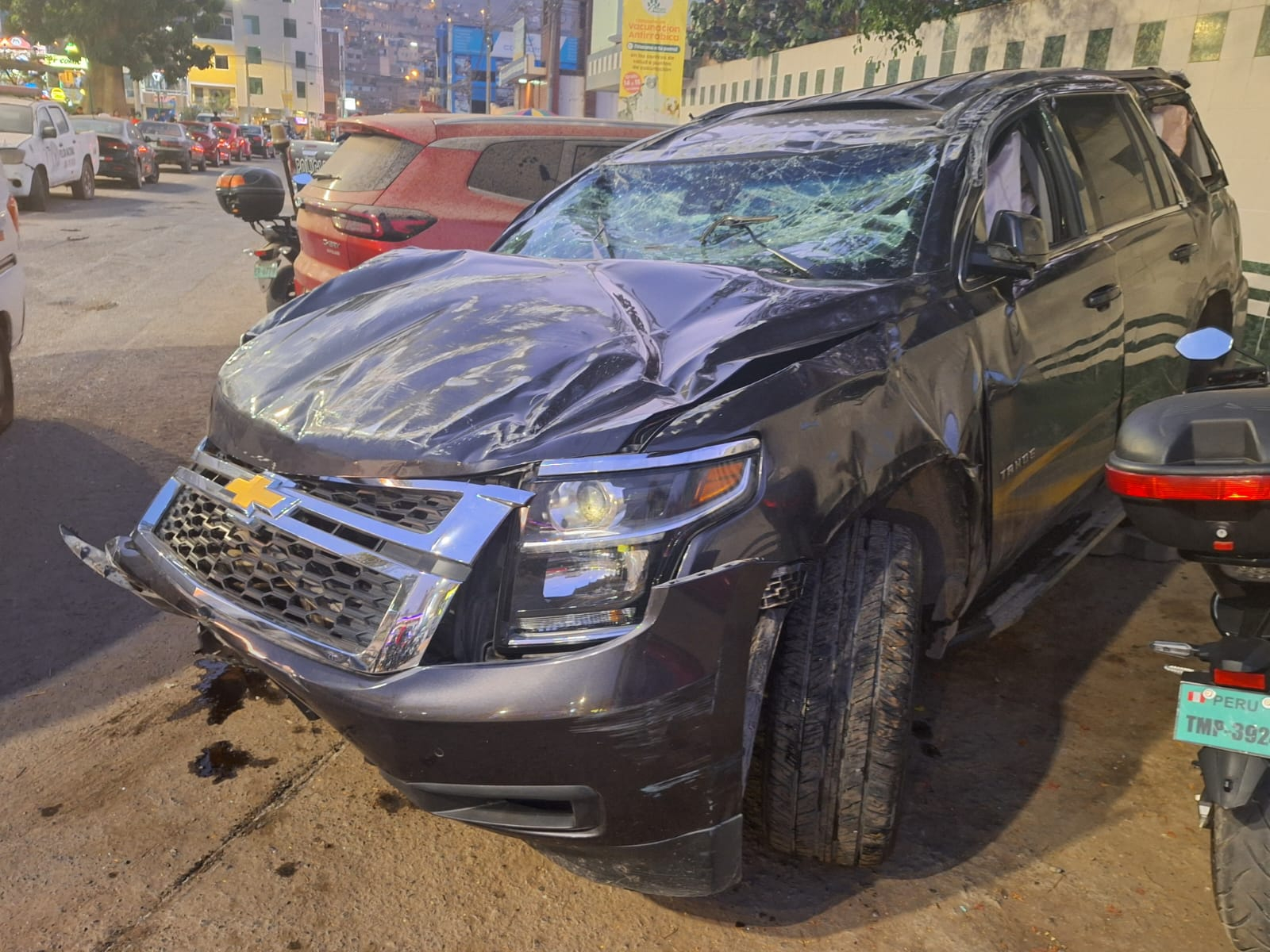 alcalde de puente piedra volcó su camioneta en la panamericana norte y se fugó en ambulancia