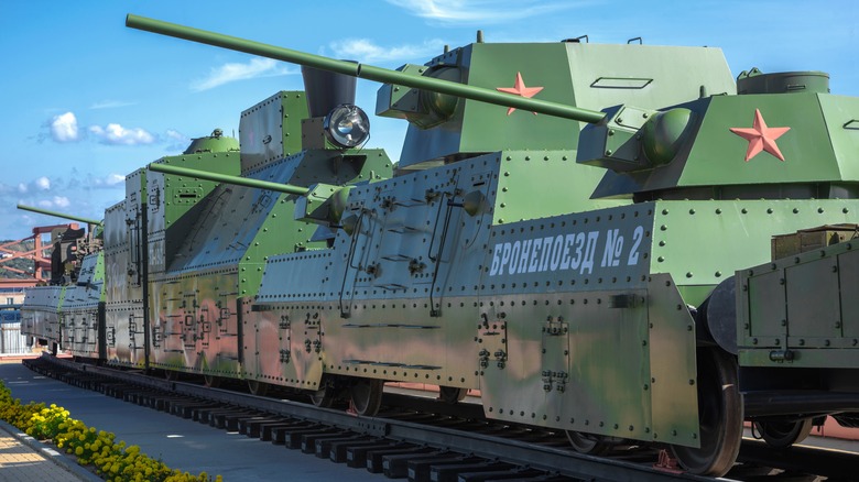 why russia still uses armored military trains today
