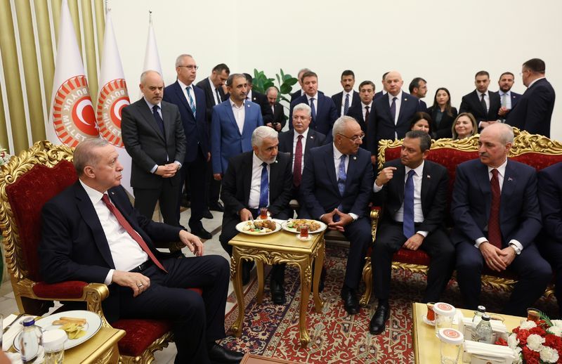 cumhurbaşkanı erdoğan ile chp lideri özel bir araya geldi