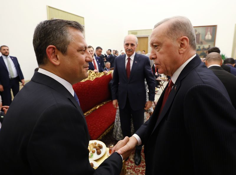 cumhurbaşkanı erdoğan ile chp lideri özel bir araya geldi