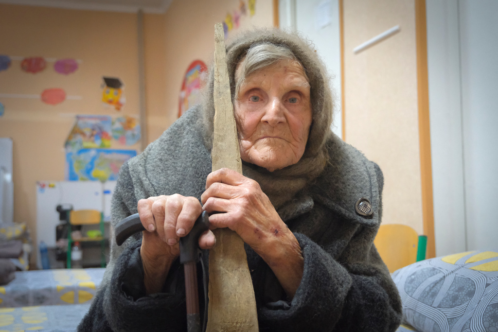 flykt från ryssar: 98-åring vandrade en mil ensam