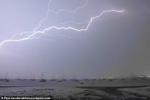 met office issues new thunderstorm warning from noon until midnight
