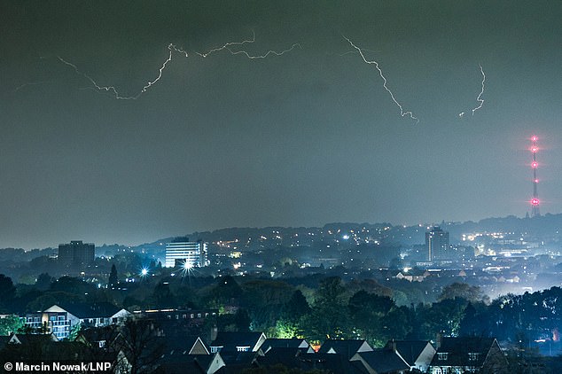 met office issues new thunderstorm warning from noon until midnight