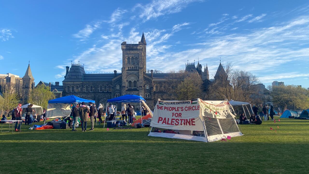 pro-palestinian student protesters set up camp at u of t