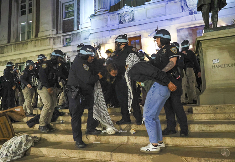 trump, polisin columbia üniversitesindeki filistin'e destek gösterilerine müdahalesinden övgüyle söz etti