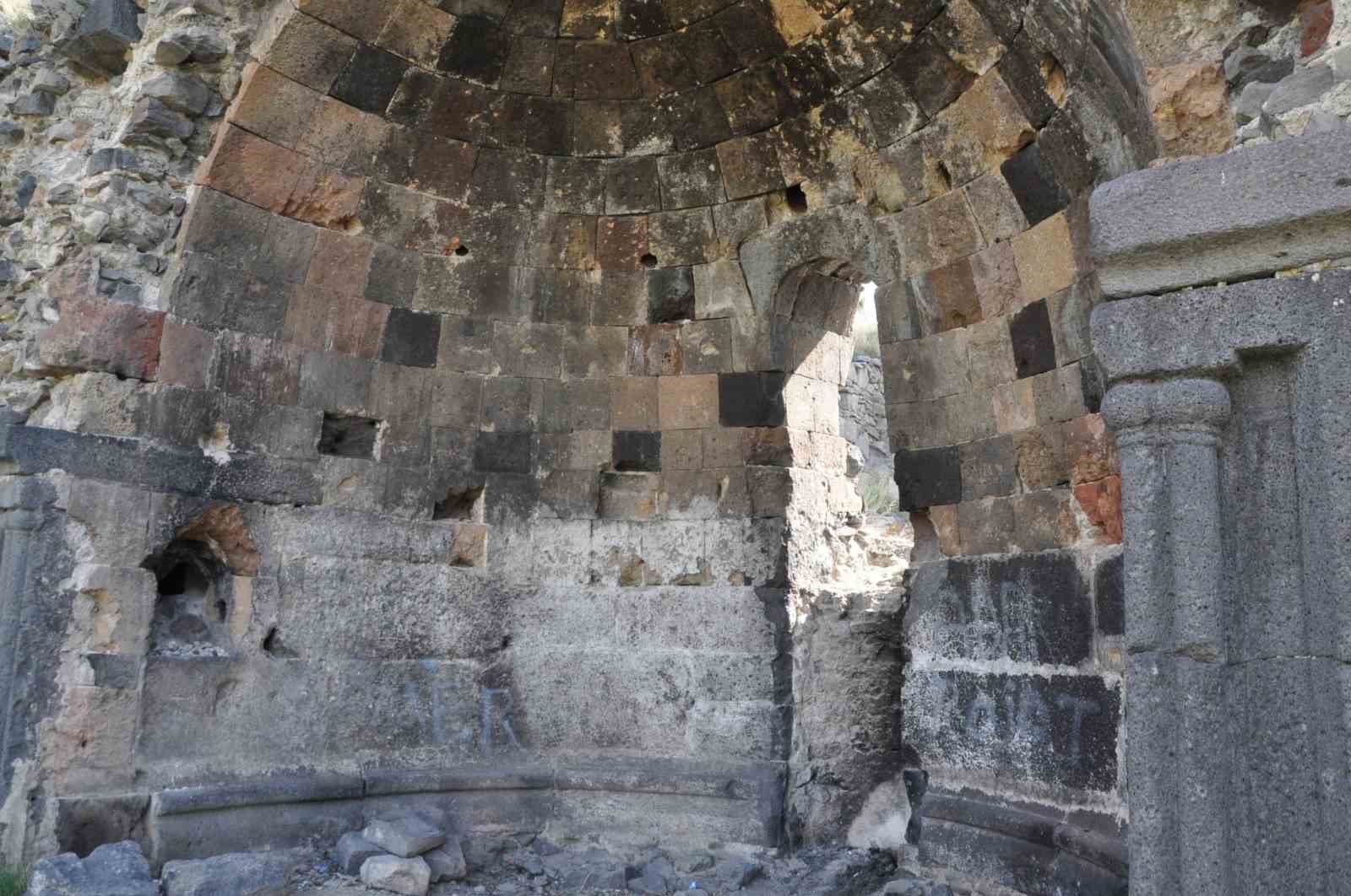kars’ta 150 yıllık ’gürcü kilisesi’ talan edildi