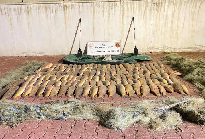 nevşehir'de yasa dışı balık avlayan 2 kişi yakalandı