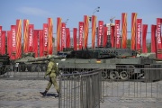 macron: kdyby rusko prolomilo frontu, je možné vyslat na ukrajinu vojáky
