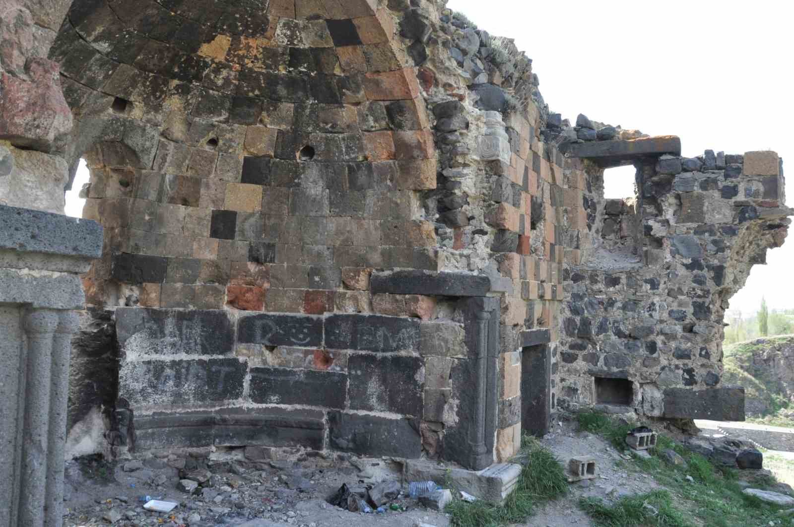 kars’ta 150 yıllık ’gürcü kilisesi’ talan edildi