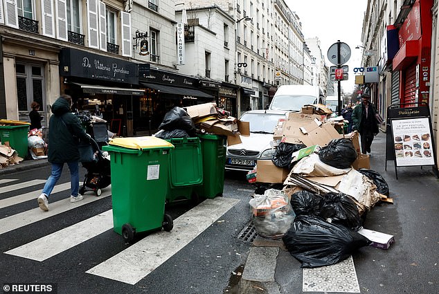 paris binmen threaten to go on strike during the olympics
