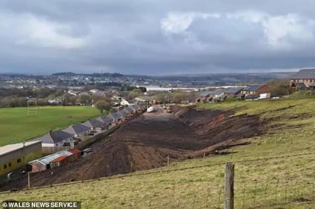 travellers ordered to stop digging up land in high court order