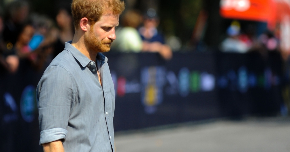 prins harry afvist af den britiske kongefamilie: helt alene i london