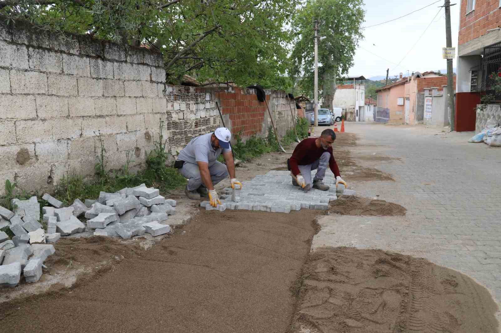 turgutlu belediyesi fen i̇şleri müdürlüğü ekipleri eş zamanlı çalışmalarını sürdürüyor