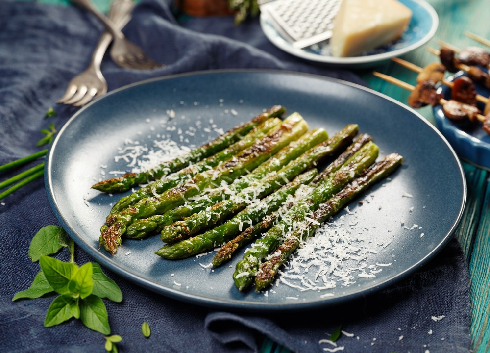 asperges vertes grillées : découvrez cette recette légère et gourmande !