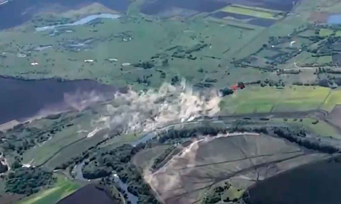 atacmsミサイルによるとされる攻撃映像がルハーンスク地域のロシア軍に発射されました。
