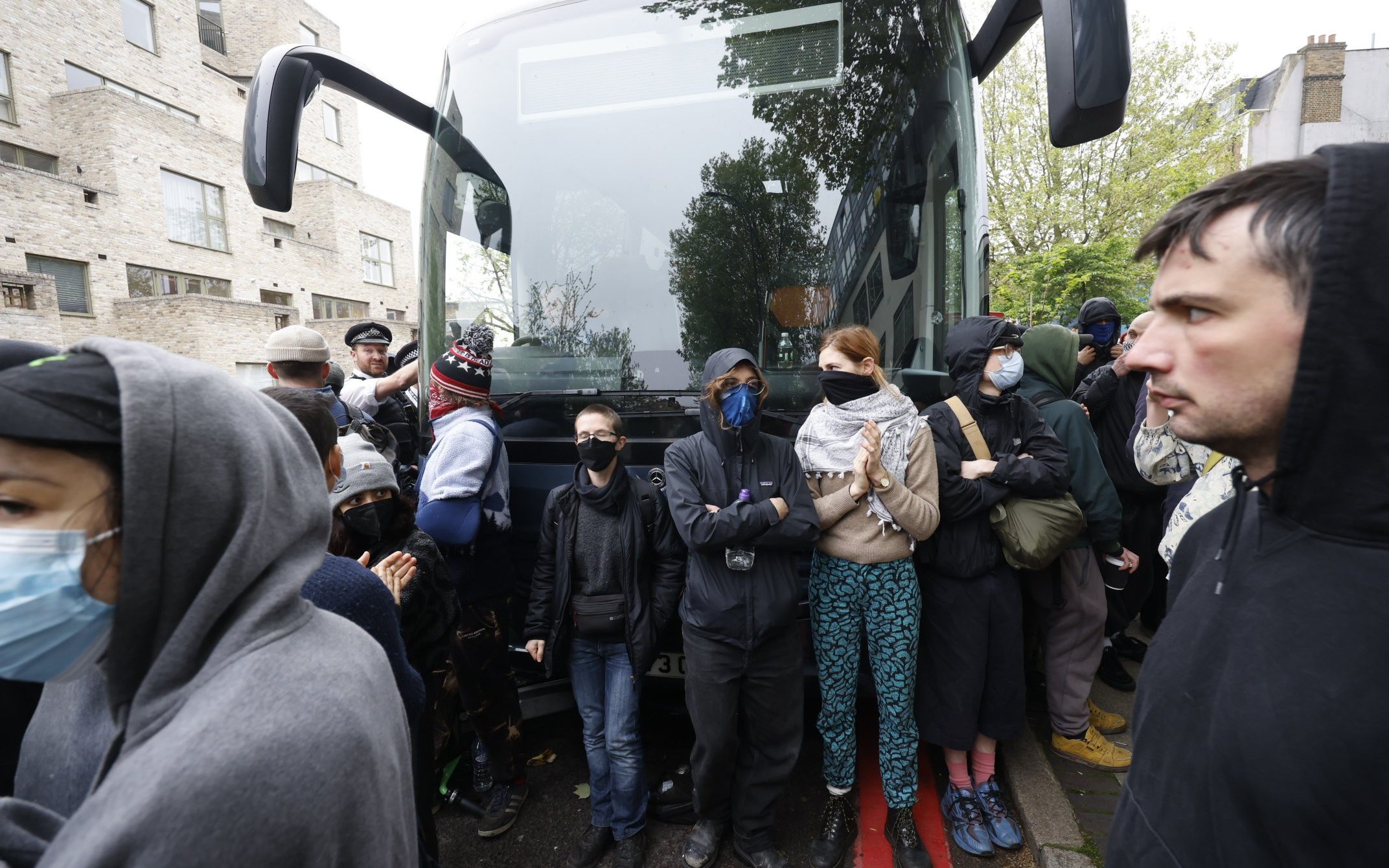 bus leaves peckham without migrants after protesters disrupt removal