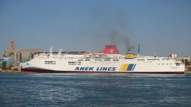 πειραιάς: έμεινε το «κρήτη ii» λόγω τεχνικού προβλήματος - με άλλο πλοίο οι επιβάτες στο ηράκλειο
