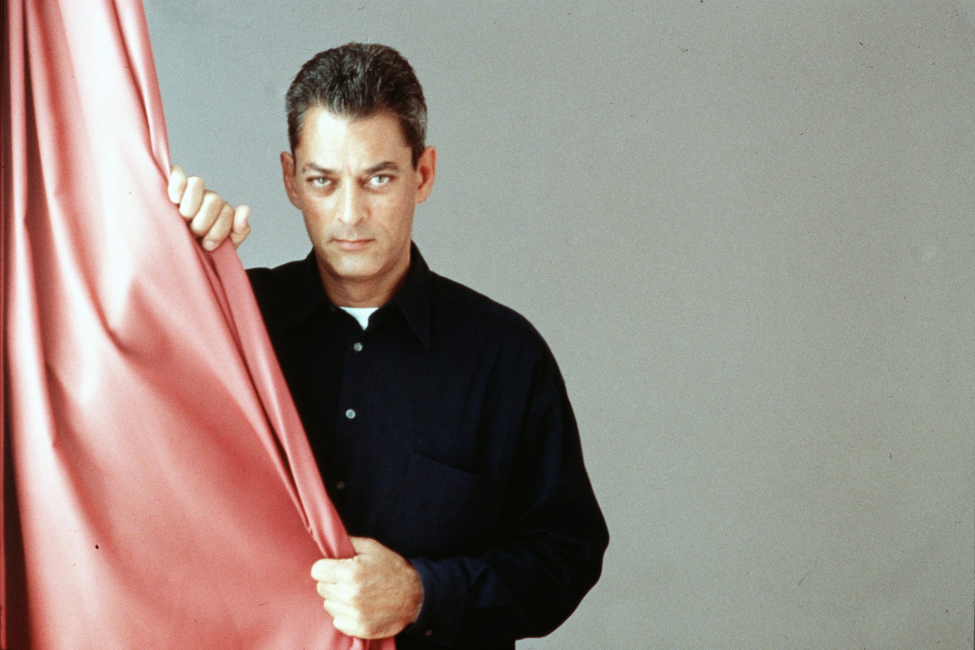 <p>Novelist Paul Auster, known among others for his 'New York Trilogy', 'Moon Palace,' 'Leviathan,' 'Mr. Vertigo,' and 'Sunset Park,' passed away at age 77 from cancer.</p> <p><a href="https://www.msn.com/en-us/channel/source/Showbizz%20Daily%20English/sr-vid-w8hcuhvu3f8qr5wn5rk8xhsu5x8irqrgtxcypg4uxvn7tq9vkkfa?cvid=cddbc5c4fc9748a196a59c4cb5f3d12a&ei=7" rel="noopener">Follow Showbizz Daily to see the best photo galleries every day</a></p>
