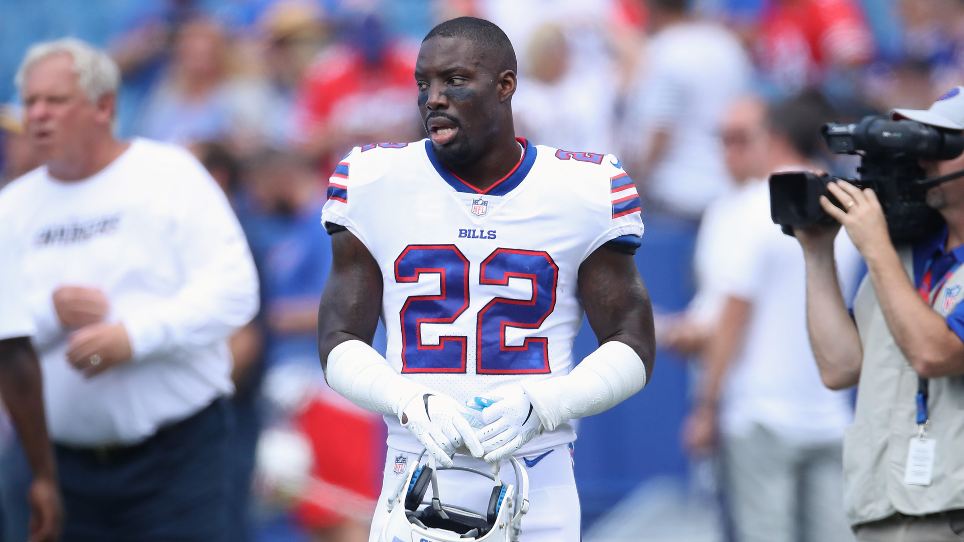 <p>American football player Vontae Davis, former NHL and Dolphins player, was found dead at his home in Florida. Although the causes of death have not been revealed, the police have ruled out foul play. He was 35 years old.</p>