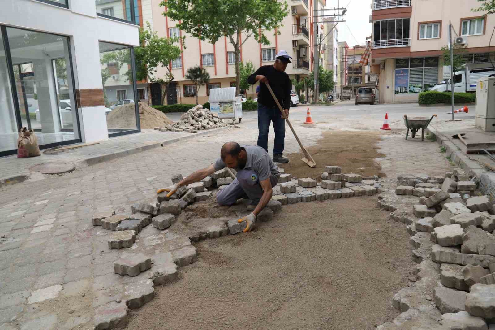 turgutlu belediyesi fen i̇şleri müdürlüğü ekipleri eş zamanlı çalışmalarını sürdürüyor