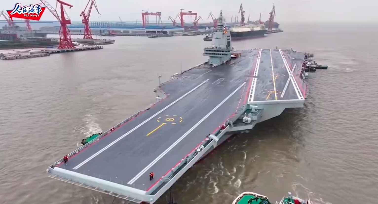 vidéo : le gigantesque porte-avions chinois fujian entame ses essais en mer : découvrez ses caractéristiques
