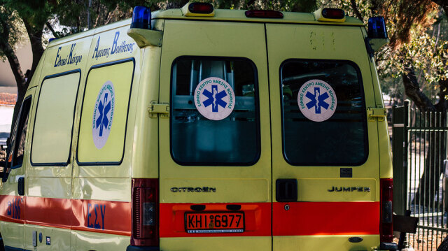 βούλα: μηχανή παρέσυρε και σκότωσε πεζή - βαριά τραυματισμένος ο οδηγός